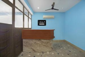 a room with a desk and a ceiling fan at Collection O Rajgir Railway Junction Formerly Hotel Mamta Kutir in Rājgīr