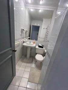 Ένα μπάνιο στο Hotel Sky Center +13 φωτογραφίες