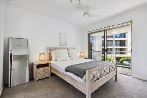 Ένα ή περισσότερα κρεβάτια σε δωμάτιο στο Oceanside Apartment with Views of Yaroomba Beach +13 φωτογραφίες