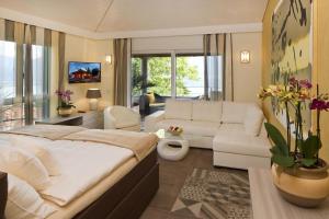 A seating area at Boutique Hotel Albergo Brione