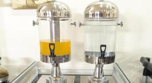 a blender sitting on top of a counter at Hotel Dynasty in Sibengkok