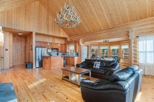 Η κουζίνα ή μικρή κουζίνα στο Fiddler Lake Resort - Deer 9