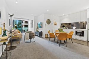 Nhà bếp/bếp nhỏ tại Central Entertainer with Panoramic City Views