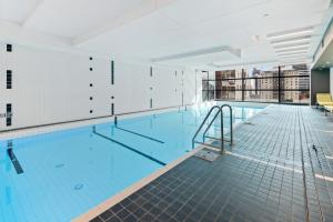 Hồ bơi trong/gần Central Entertainer with Panoramic City Views