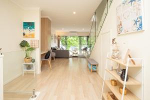 Χώρος καθιστικού στο Generous 2-Bed Townhouse With A Private Balcony