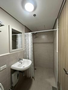 Koupelna v ubytování Luxe Condo near IT Park & Waterfront - BE Residences Lahug