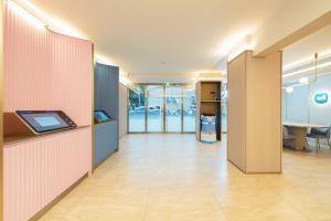 an office with a hallway with a desk and a table at Hanting Hotel Shanghai Xujiahui Jiaotong University Yishan Road in Shanghai