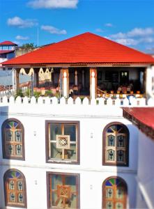 a model of a white house with a red roof at Al-Minar Hotel in Zanzibar City