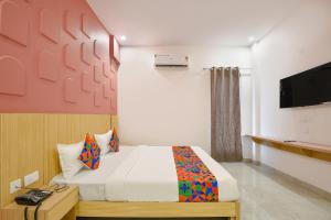 Ένα ή περισσότερα κρεβάτια σε δωμάτιο στο Hotel Royal Residency