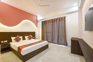 Ένα ή περισσότερα κρεβάτια σε δωμάτιο στο Hotel Royal Residency