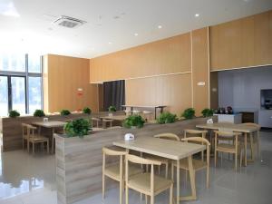 a restaurant with tables and chairs in a room at Green Tree Inn Changzhou Liyang Zhongguancun Innovation Park in Liyang
