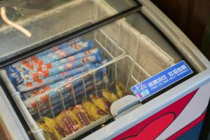 Fotografie z fotogalerie ubytování Nost algia S Hotel Shanghai Fudan University 时光漫步S酒店上海复旦大学五角场地铁站店 Free fresh ground coffee,Free laundry service v Šanghaji