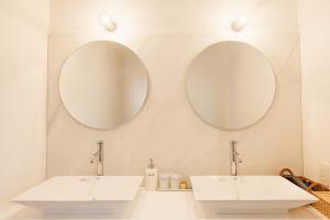 Koupelna v ubytování isola villa tebiro + 20 fotografií