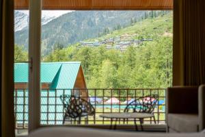 Nespecifikovaný výhled na hory nebo výhled na hory při pohledu z hotelu