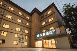 a building with a sign in front of it at Hanting Hotel Shanghai Xujiahui Jiaotong University Yishan Road in Shanghai
