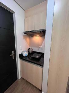 a kitchen with a stove and a counter top at Ayah Avida Tower Urban escape in Cebu City