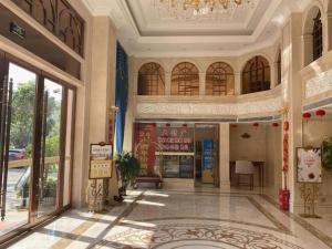 Η πρόσοψη ή η είσοδος του Vienna Hotel Hunan Ningyuan Jiuyi