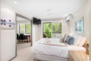 Ένα ή περισσότερα κρεβάτια σε δωμάτιο στο Salt & Sol at Marcoola Beach Resort +22 φωτογραφίες