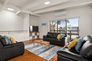 Posezení v ubytování Spacious 4-Bed Home 5-min from the Beach + 11 fotografií