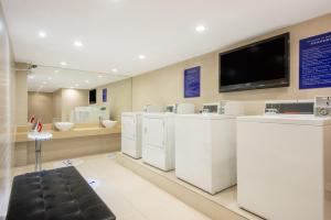 a waiting room with white appliances and a flat screen tv at Holiday Inn Express Changzhou Centre by IHG in Changzhou +46 photos