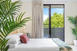 Postel nebo postele na pokoji v ubytování Comfy Studio Apartment in Marcoola Beach