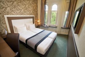 Een bed of bedden in een kamer bij Hotel The Bird