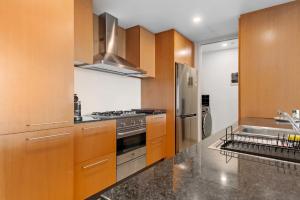 Kuchyň nebo kuchyňský kout v ubytování 2-Bed, 500m From The Beach with Pool, Gym & Sauna