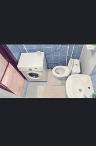 Ένα μπάνιο στο Елемесова 45