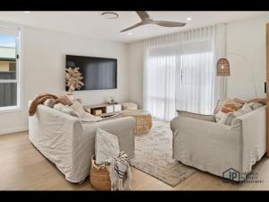 Χώρος καθιστικού στο Elegant Beachside Retreat with Luxurious Amenities