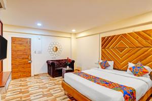 Ένα ή περισσότερα κρεβάτια σε δωμάτιο στο Hotel Nandlala Stays