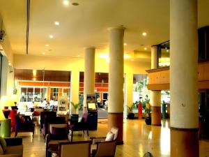 Restoran või mõni muu söögikoht majutusasutuses The Majestic Sakon Nakhon Hotel