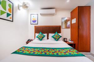 Postel nebo postele na pokoji v ubytování Treebo Sam Residency + 39 fotografií