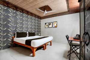 Postel nebo postele na pokoji v ubytování Hotel O Hindon Airport Ghaziabad