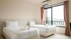 Postel nebo postele na pokoji v ubytování At One Hotel Chiangrai