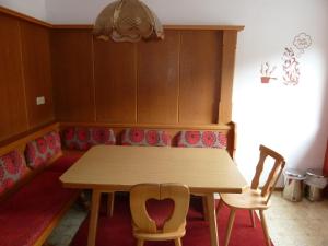 Posedenie v ubytovaní Alpking Hostel