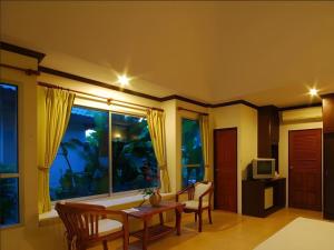 Μια τηλεόραση ή/και κέντρο ψυχαγωγίας στο Phu View Resort Khao Yai