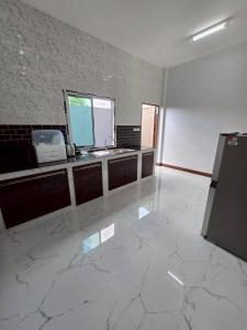 Kuchyň nebo kuchyňský kout v ubytování Remas Homestay Hat Yai
