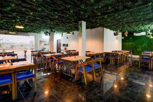 Restaurace v ubytování Collection O Chirala Beach View Formerly Sea Shell Resort