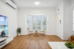 Istumisnurk majutusasutuses Coastal Luxury 3-Bed Townhouse 150m from Beach +9 fotot