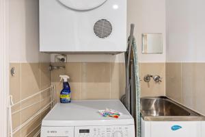 Φωτογραφία από το άλμπουμ του Feel The Sea Breeze: 1-Bed Alfresco Dining & Pool σε Redcliffe +1 φωτογραφίες