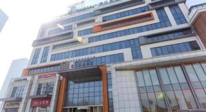 a tall building with a lot of windows at Jinjiang Metropolo Hotel - Langfang Wanda Plaza in Langfang +56 photos