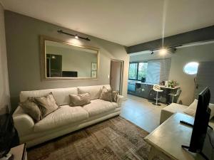 Χώρος καθιστικού στο Stay on Main 2