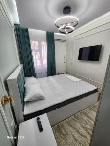 Giường trong phòng chung tại Tashkent International Aeroport