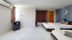 Postel nebo postele na pokoji v ubytování The Color Express Hotel