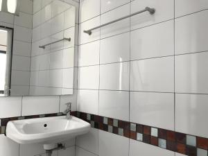 Koupelna v ubytování The Color Express Hotel + 32 fotografií