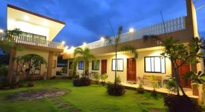 Aed väljaspool majutusasutust Charming Home Resort