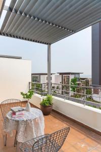 a patio with a table and chairs on a balcony at Homestay NewLife Bãi Cháy in Ha Long
