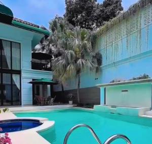 Πισίνα στο ή κοντά στο HomeStay Bangau