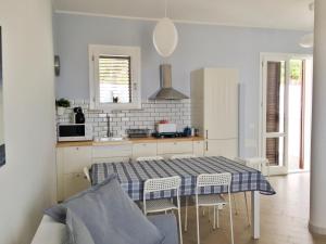 Η κουζίνα ή μικρή κουζίνα στο Un mare di Blu - Casa Cobalto