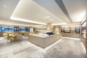 Kuchyň nebo kuchyňský kout v ubytování JI Hotel Shenzhen Guanlan Huawei Jiulongshan